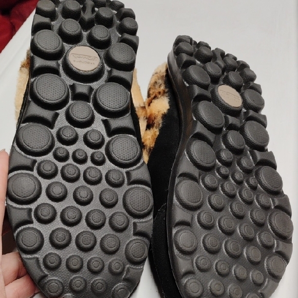 Skechers Black and Tan Furry Slippers - Picture 3 of 3